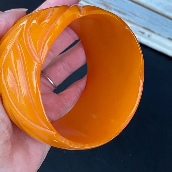 Marion Godart Paris Tangerine Wide Floral Carved Acrylic Bangle Bracelet - Picture 8 of 11